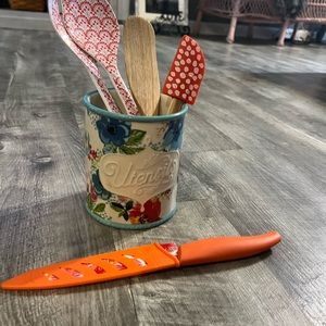 Pioneer Woman Utensil Holder withKitchen tools